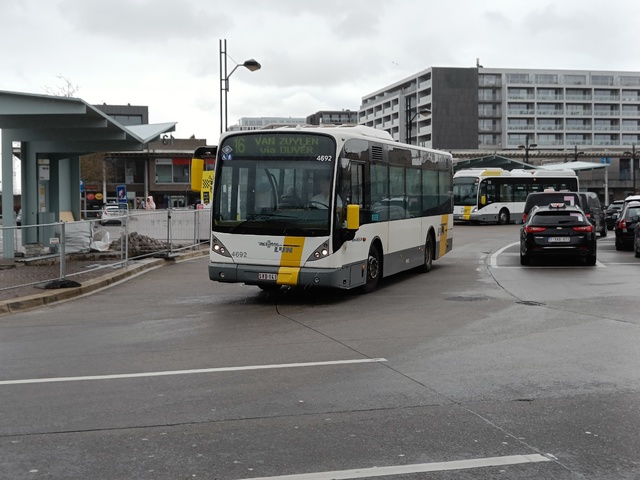 Foto van DeLijn Van Hool A309 4692 Midibus door BusfanTom