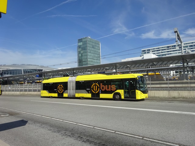 Foto van QBZ Heuliez GX437 ELEC 4821 Gelede bus door Rotterdamseovspotter