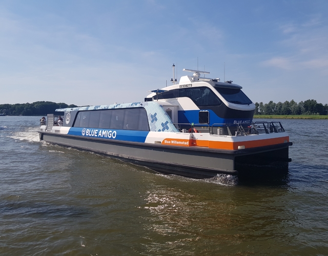 Foto van QBZ Waterbus (hybride) 6710 Veerpont door treinspotter-Dordrecht-zuid