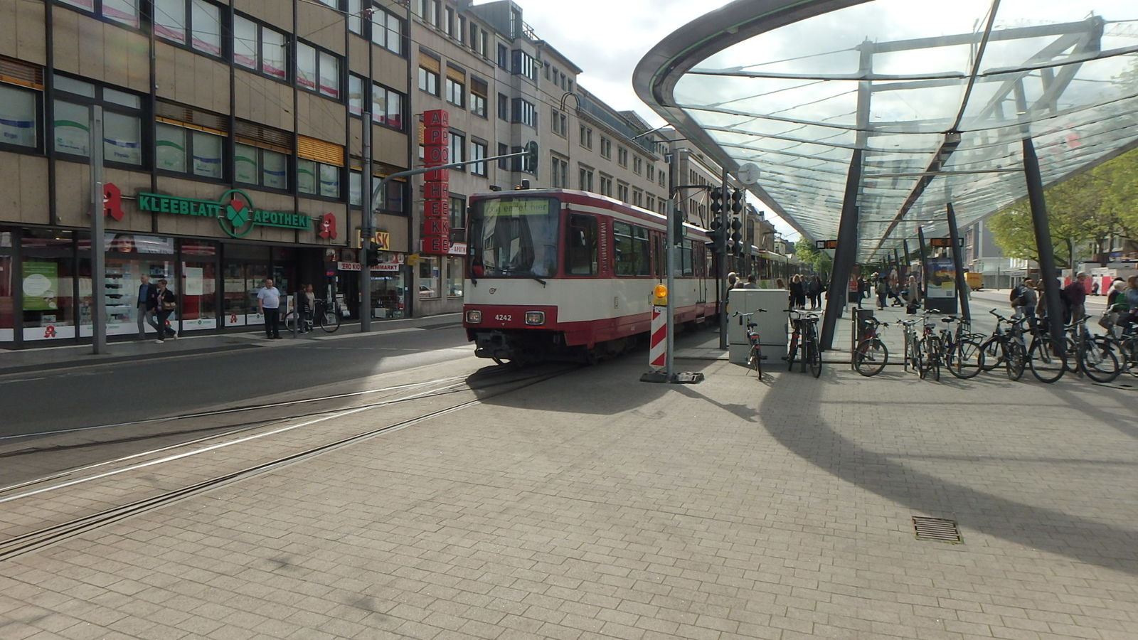 Foto van Rheinbahn Stadtbahnwagen B 4242