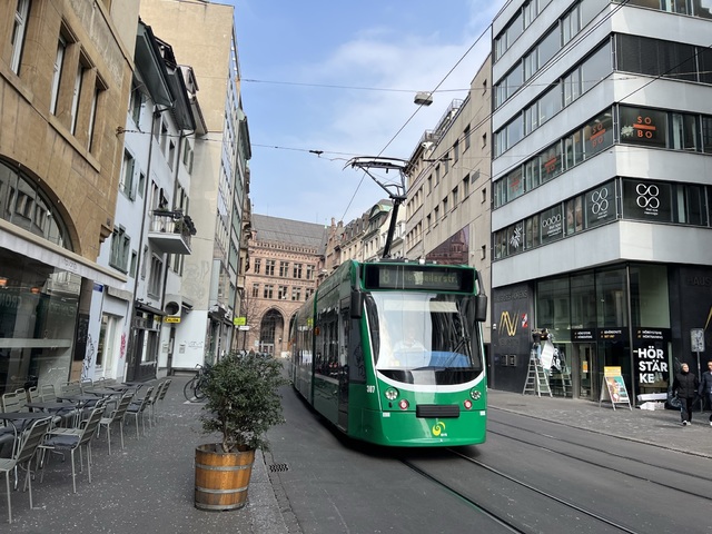 Foto van BVB Siemens Combino 307 Tram door Stadsbus