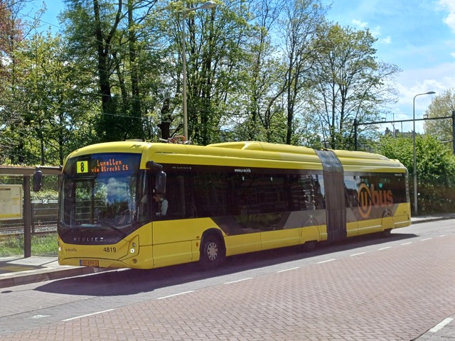 Foto van QBZ Heuliez GX437 ELEC 4819 Gelede bus door DennisM