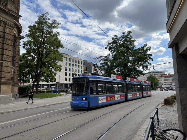 Foto van MVG GT6N 2127 Tram door Stadsbus