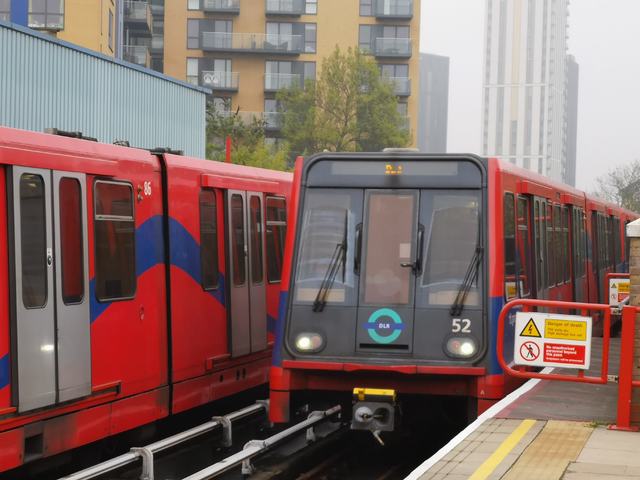 Foto van DLR Docklands B90/B92/B2K 52 Metro door MHVentura