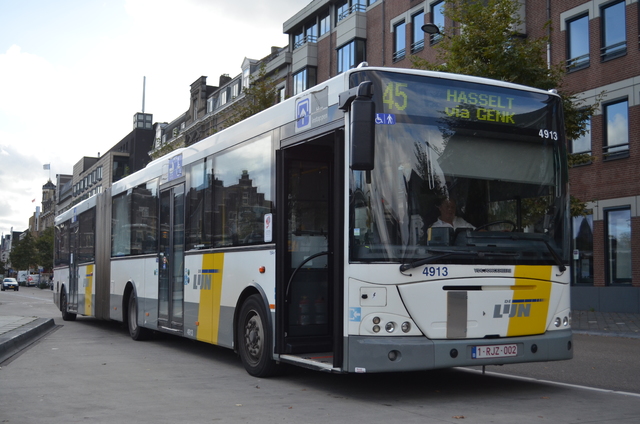 Foto van DeLijn Jonckheere Transit 2000 G 4913 Gelede bus door Ovspotterdylan