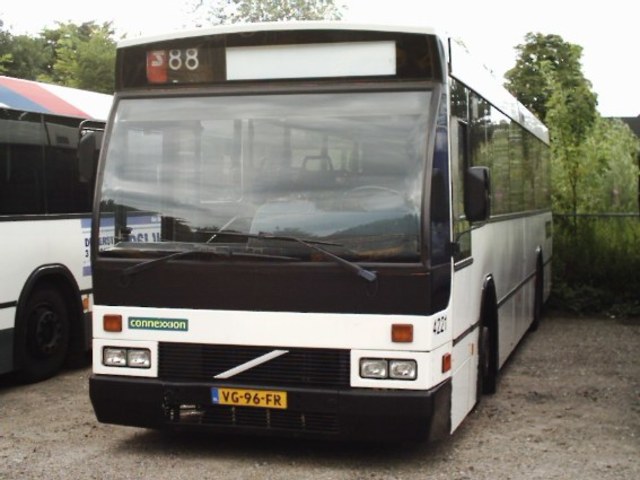Foto van CXX Den Oudsten B88 4221 Standaardbus door PEHBusfoto