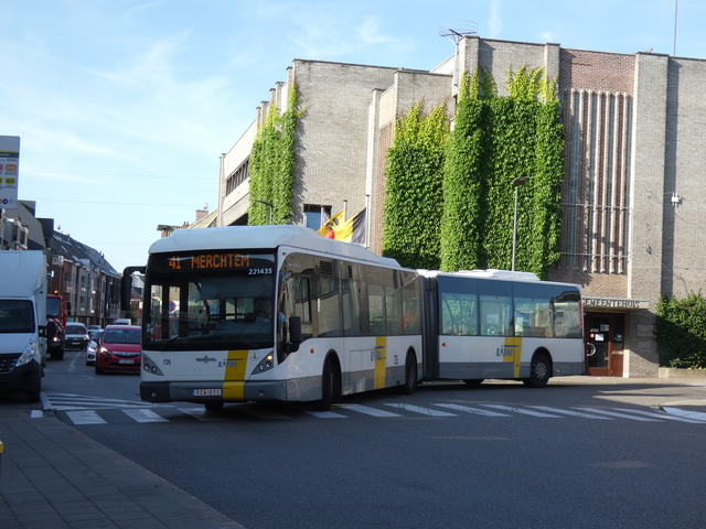 Foto van DeLijn Van Hool AG300 221435 Gelede bus door Delijn821