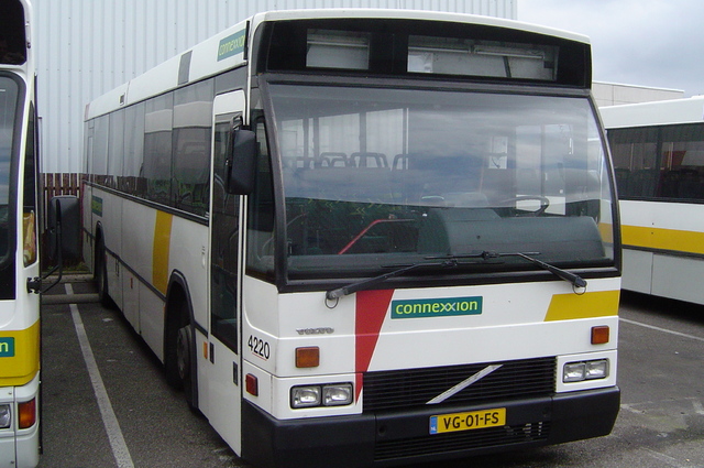 Foto van CXX Den Oudsten B88 4220 Standaardbus door wyke2207
