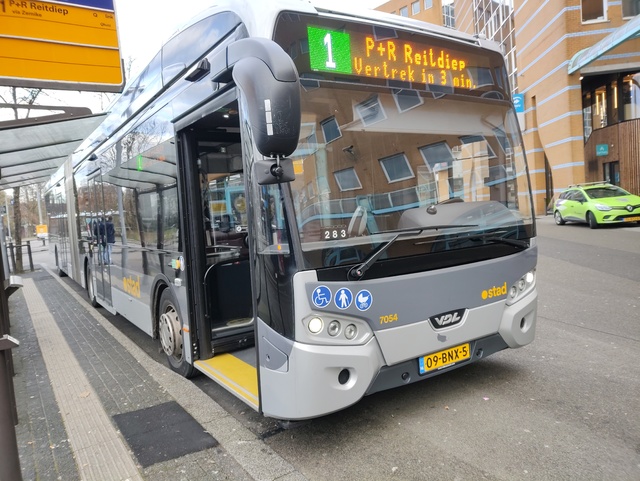 Foto van QBZ VDL Citea SLFA-180 Electric 7054 Gelede bus door_gemaakt Draken-OV
