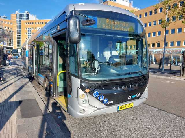 Foto van QBZ Heuliez GX437 ELEC 7413 Gelede bus door Draken-OV