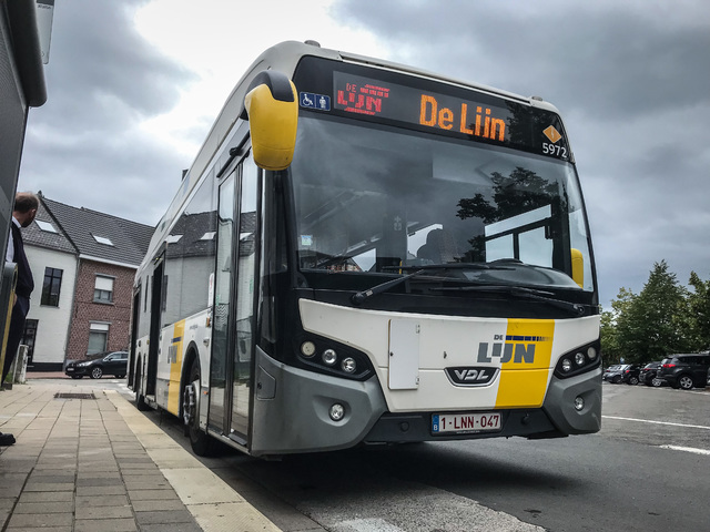 Foto van DeLijn VDL Citea SLF-120 Hybrid 5972 Standaardbus door Delijn821