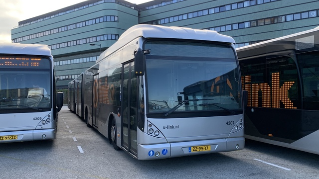 Foto van QBZ Van Hool AGG300 4207 Dubbelgelede bus door Busdordrecht