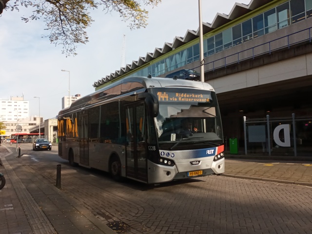 Foto van RET VDL Citea SLE-120 Hybrid 1228 Standaardbus door Sneltram