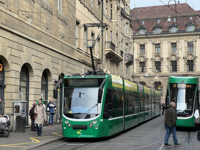 Foto van BVB Siemens Combino 328 Tram door Stadsbus