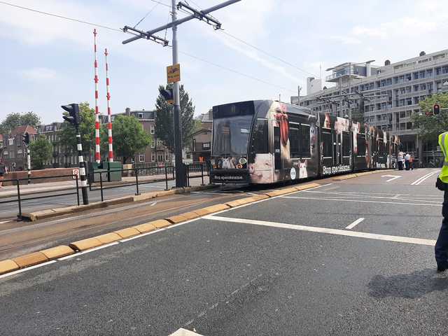 Foto van GVB Siemens Combino 2104 Tram door vrijgezel
