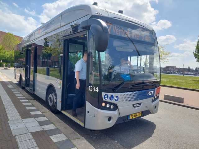 Foto van RET VDL Citea SLE-120 Hybrid 1234 Standaardbus door BusspotterWillem