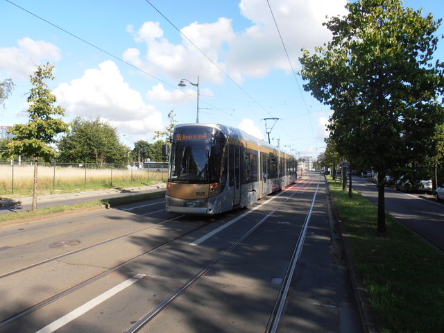 Foto van MIVB Flexity Outlook Cityrunner 3025 Tram door Perzik