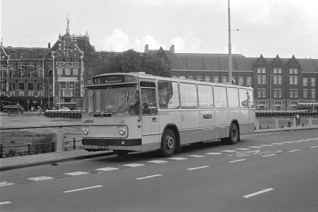 Foto van NZH Leyland-Den Oudsten Standaardstreekbus 2044 Standaardbus door StSo