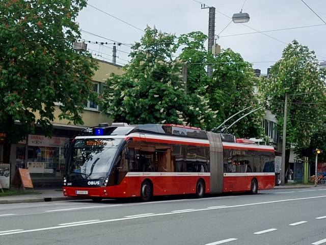 Foto van Salzburg Solaris Trollino 18 349 Gelede bus door_gemaakt Jossevb