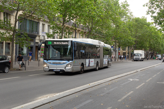 Foto van RATP Iveco Urbanway 18 Hybrid 5658 Gelede bus door JacobTrains
