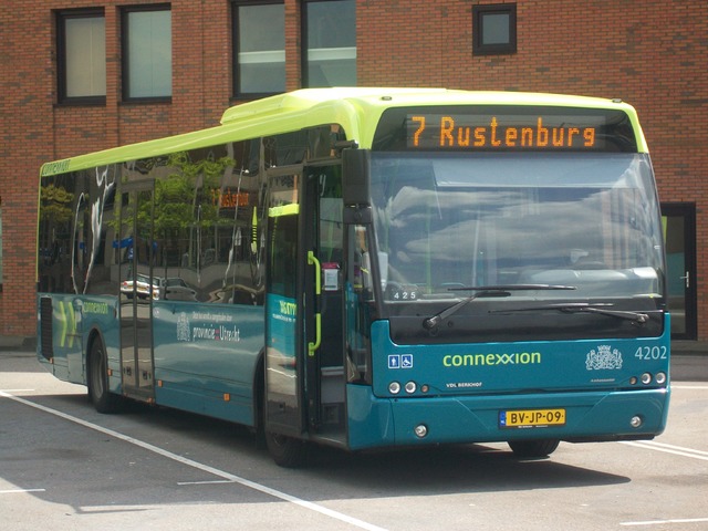Foto van CXX VDL Ambassador ALE-120 4202 Standaardbus door wyke2207