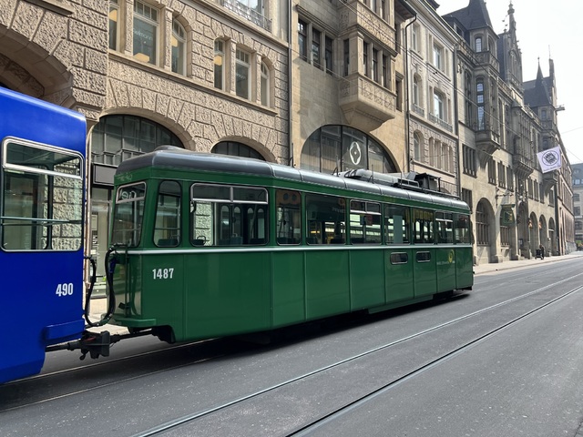 Foto van BVB Diverse trams 1487 Tram door Stadsbus