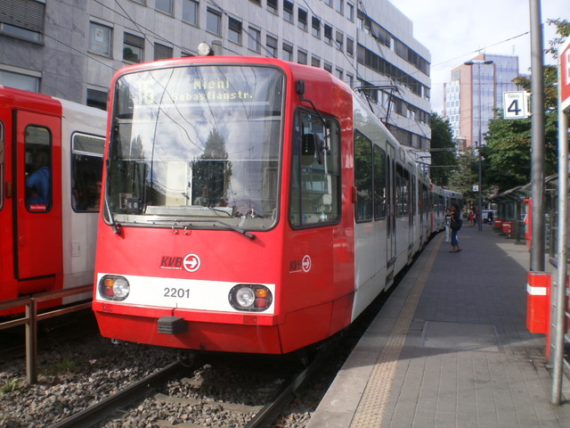 Foto van KVB Stadtbahnwagen B 2201 Tram door Perzik