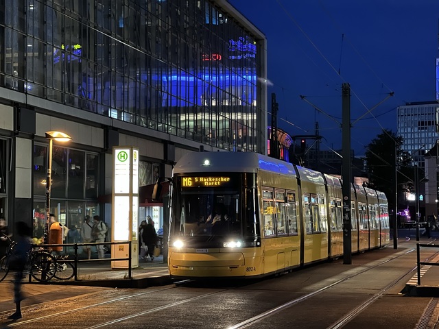 Foto van BVG Flexity 8012 Tram door_gemaakt Stadsbus