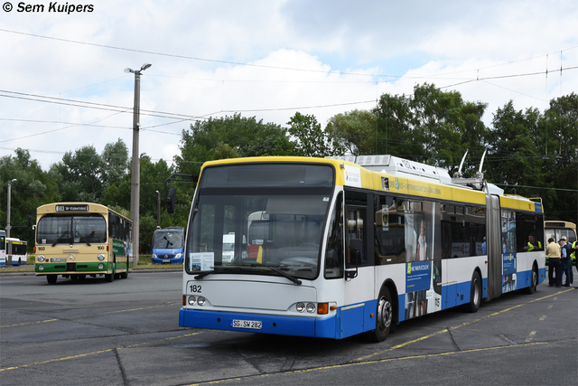 Foto van SWS Berkhof Premier AT 18 182 Gelede bus door RW2014