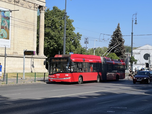Foto van BKK Solaris Trollino 18 9000 Gelede bus door Stadsbus