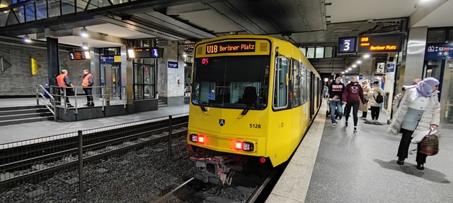 Foto van RBN Stadtbahnwagen B 5128 Tram door_gemaakt MHVentura
