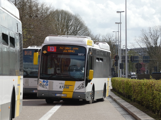 Foto van DeLijn Van Hool A309 Hybrid 5873 Midibus door Delijn821