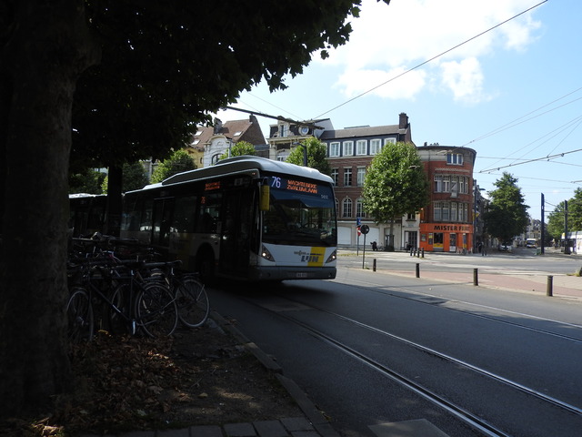 Foto van DeLijn Van Hool AG300 5051 Gelede bus door treinspotter2323
