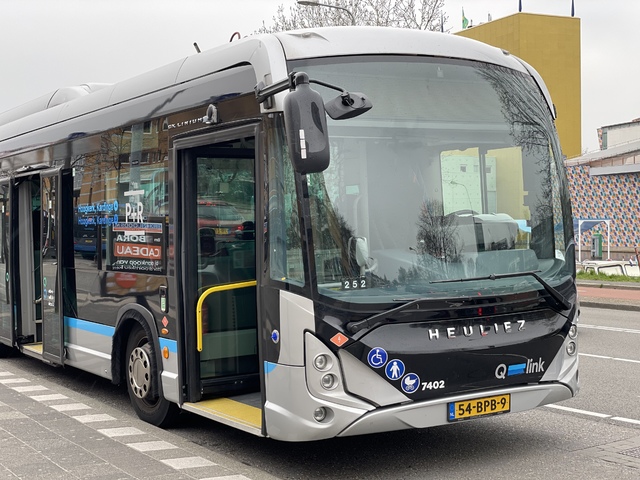 Foto van QBZ Heuliez GX437 ELEC 7402 Gelede bus door M48T