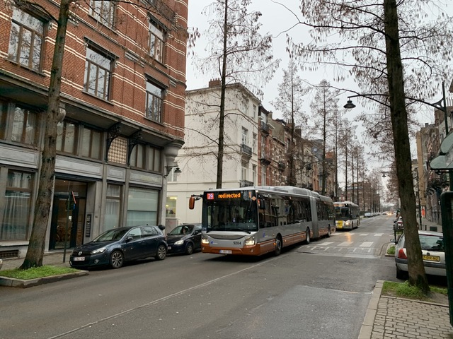 Foto van MIVB Iveco Urbanway 18 Hybrid 9204 Gelede bus door Stadsbus
