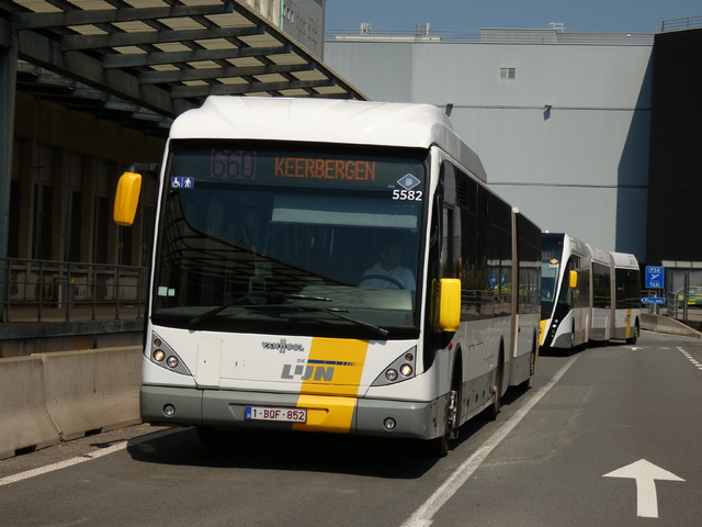 Foto van DeLijn Van Hool AG300 5582 Gelede bus door Delijn821
