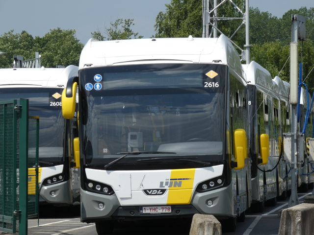 Foto van DeLijn VDL Citea SLE-120 Hybrid 2616 Standaardbus door Delijn821