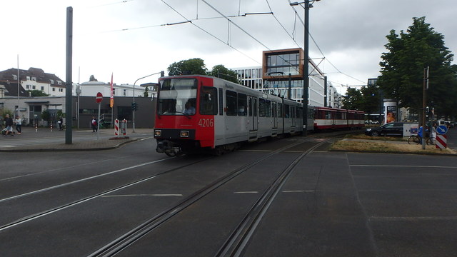 Foto van Rheinbahn Stadtbahnwagen B 4206 Tram door Perzik