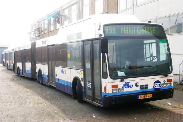 Foto van GVU Van Hool AG300 LPG 4582 Gelede bus door wyke2207