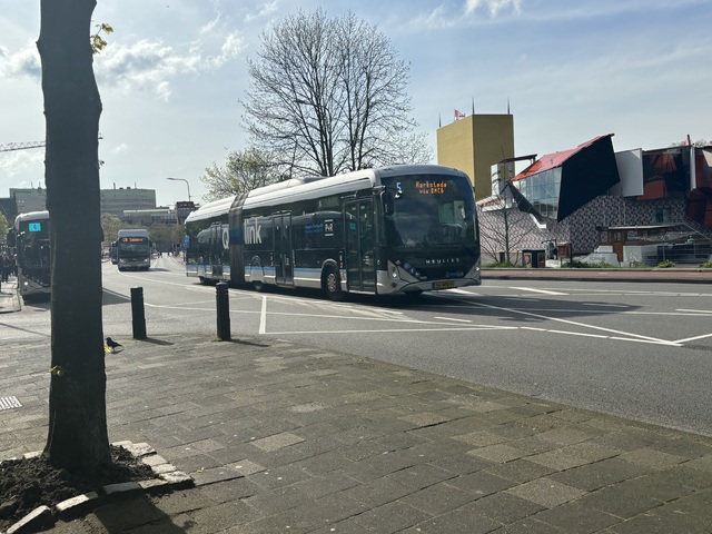 Foto van QBZ Heuliez GX437 ELEC 7403 Gelede bus door JoostICMm