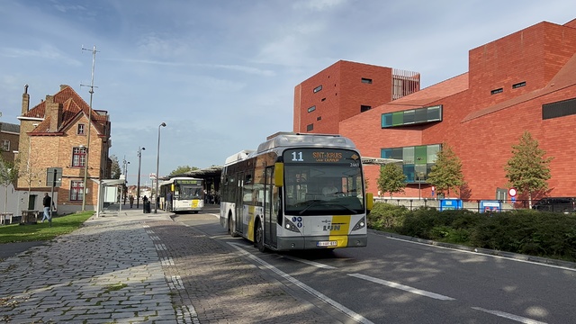 Foto van DeLijn Van Hool A309 Hybrid 2461 Midibus door Stadsbus