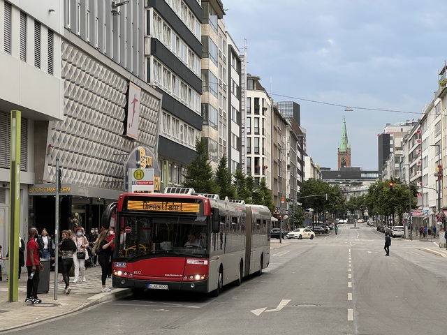 Foto van Rheinbahn Solaris Urbino 18 8122 Gelede bus door Stadsbus