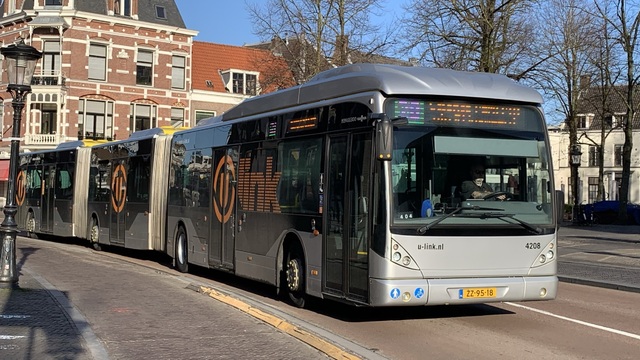 Foto van QBZ Van Hool AGG300 4208 Dubbelgelede bus door_gemaakt Stadsbus