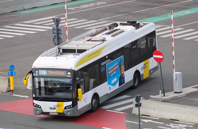 Foto van DeLijn VDL Citea SLE-120 Hybrid 2562 Standaardbus door_gemaakt BusDordrecht2003
