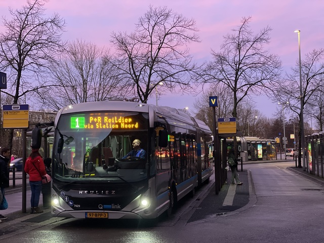 Foto van QBZ Heuliez GX437 ELEC 7429 Gelede bus door M48T