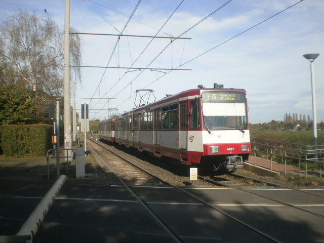 Foto van Rheinbahn Stadtbahnwagen B 4201 Tram door Perzik