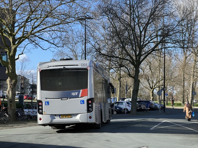 Foto van RET VDL Citea SLE-120 Hybrid 1303 Standaardbus door Stadsbus