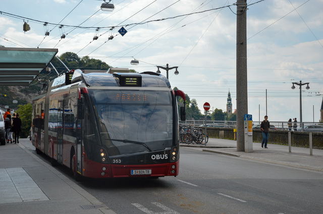Foto van Salzburg Solaris Trollino 18 353 Gelede bus door Pakjesboot12