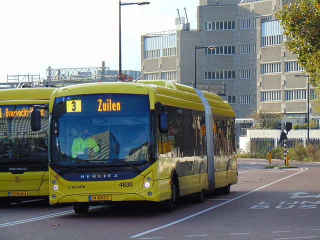 Foto van QBZ Heuliez GX437 ELEC 4830 Gelede bus door Treinenspotterlars2004