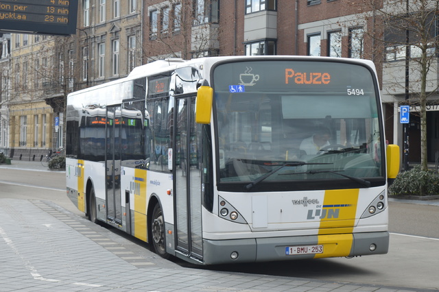Foto van DeLijn Van Hool A360 5494 Standaardbus door wyke2207